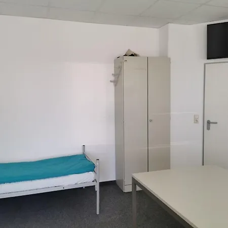 2-3 Bett Zimmer Mit Gemeinschaftsbad30 Apartment